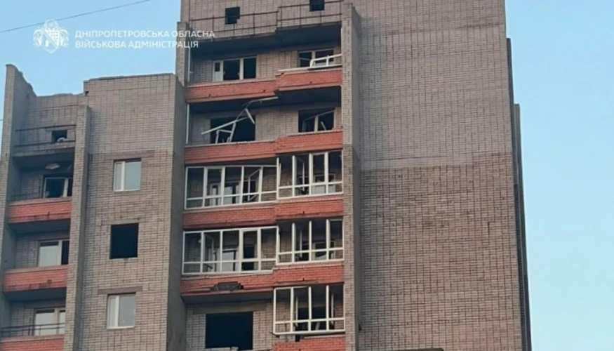 Наслідки обстрілів на Дніпропетровщині: пошкоджені багатоповерхівки, приватний будинок, підприємства, магазин, інфраструктура