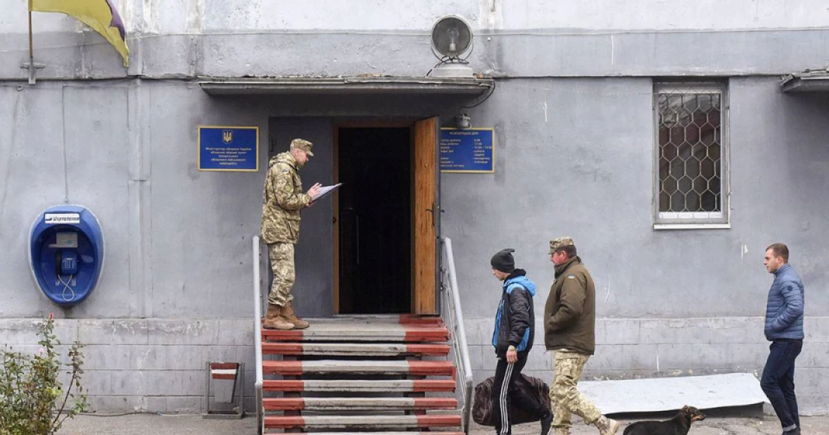 Будівля територіального центру комплектування та соціальної підтримки під час слідчих дій