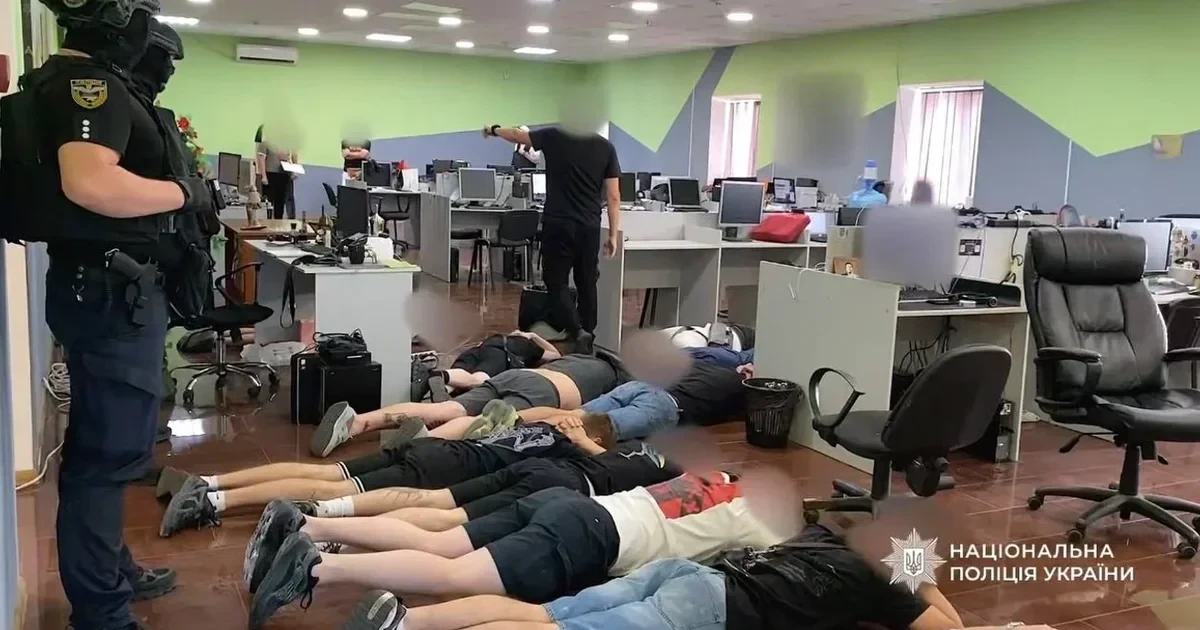 Проведення обшуків правоохоронцями — скриншот із відео Національної поліції України
