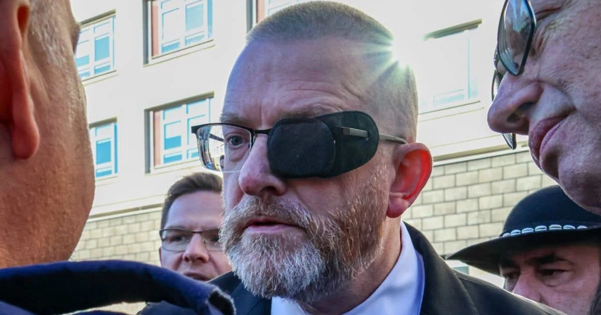 Пошкоджений кам'яний обеліск пам'ятника воїнам УПА в урочищі Білосток біля Лісків у Грубешівському повіті Люблінського